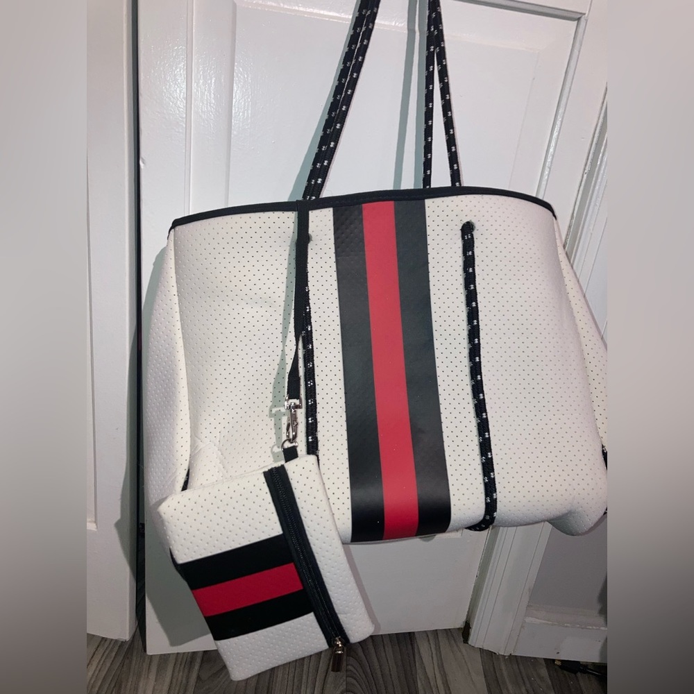 NWOT Neoprene Bowling style bag.